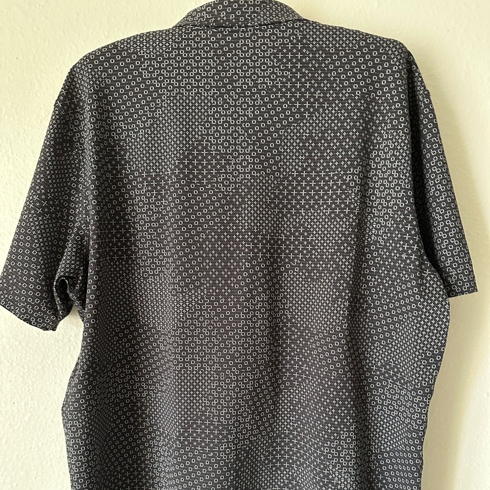 Lululemon Men's Camo Polo Shirt, Black/Gray, Size Large - Picture 2 of 4